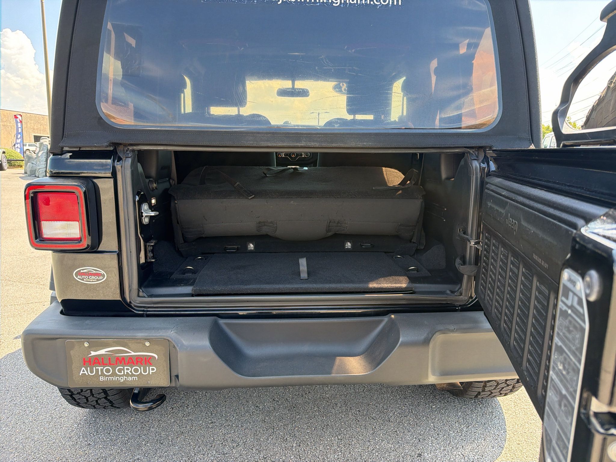 Used 2018 Jeep Wrangler Sport AWD/4WD image 8