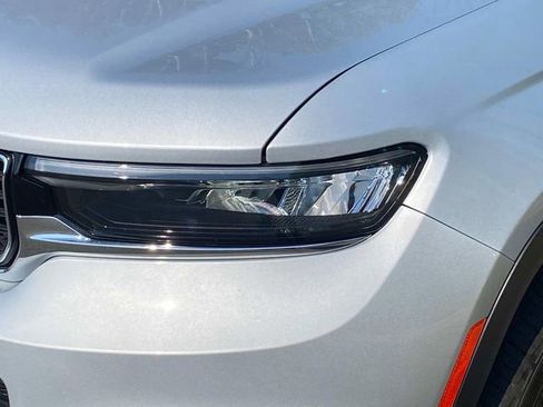 Used 2023 Jeep Grand Cherokee L Limited image 5