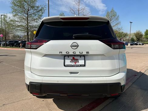Used 2025 Nissan Rogue SV image 7