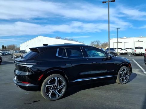 New 2026 Chevrolet Equinox EV LT image 3