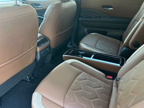 New 2026 Nissan Pathfinder Platinum AWD/4WD image 14