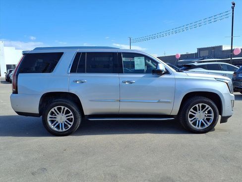 Used 2020 Cadillac Escalade 2WD image 8