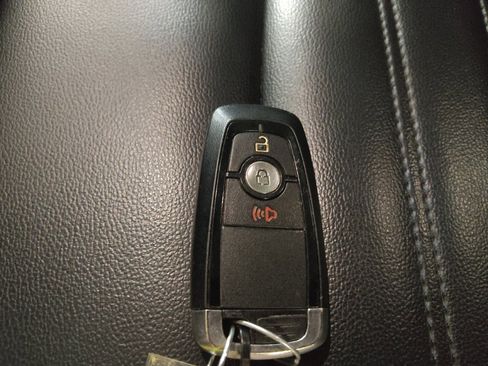 Used 2019 Ford Edge SEL w/ Equipment Group 201A FWD image 32