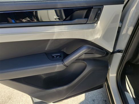 Used 2024 Porsche Cayenne S image 17