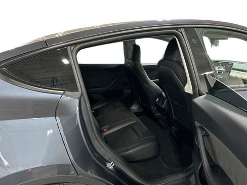 Certified 2023 Tesla Model Y Long Range AWD/4WD image 11