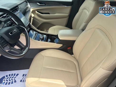 Used 2023 Jeep Grand Cherokee L Limited AWD/4WD image 17