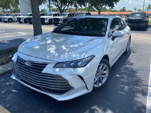 Used 2021 Toyota Avalon XLE FWD image 3