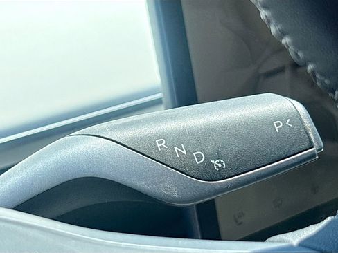 Used 2025 Tesla Model Y Long Range RWD image 17
