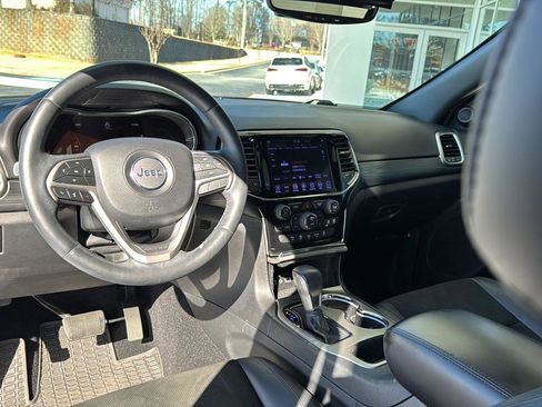 Used 2019 Jeep Grand Cherokee Altitude image 16
