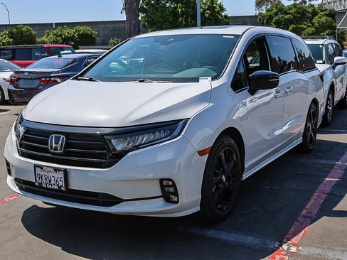 Certified 2024 Honda Odyssey Sport image 2