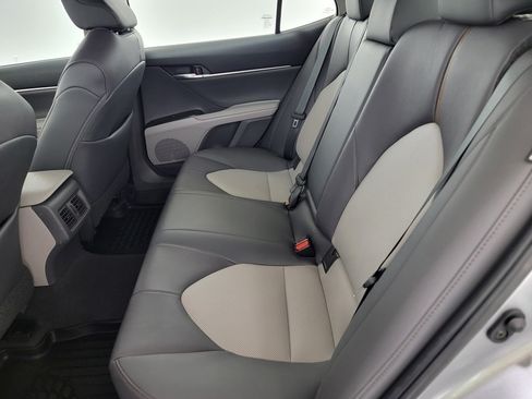 Used 2020 Toyota Camry XLE FWD image 13