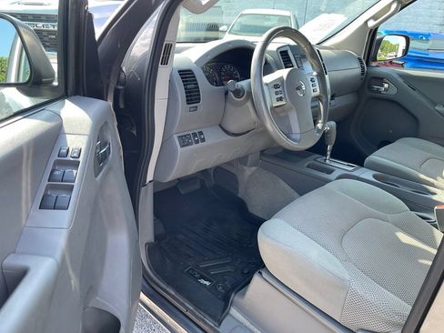 Used 2016 Nissan Frontier SV AWD/4WD image 5