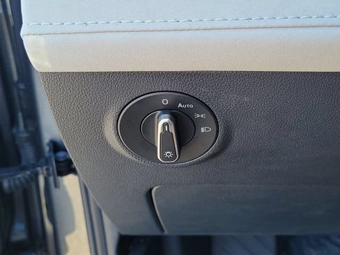 Certified 2025 Volkswagen Taos SE FWD image 27