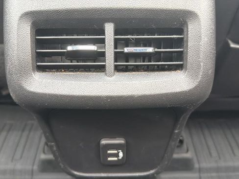 Used 2022 GMC Terrain SLT w/ Infotainment Package II image 18