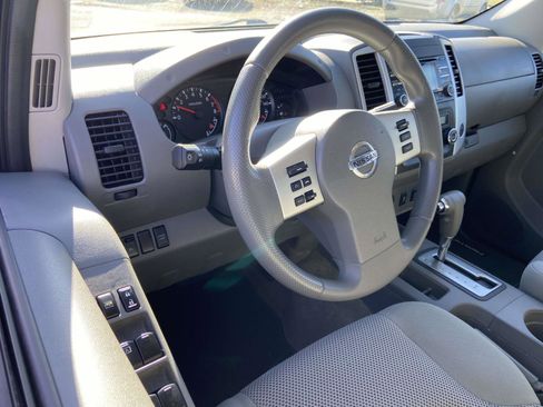 Used 2013 Nissan Frontier SV w/ SV Value Truck Pkg image 9