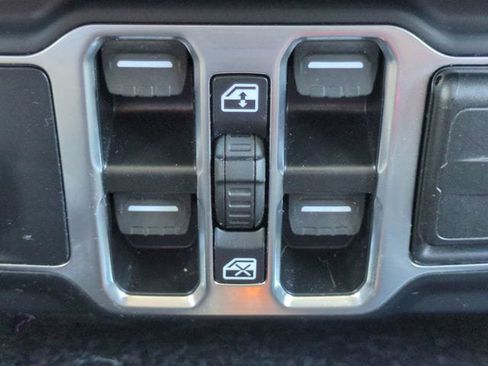Used 2024 Jeep Wrangler Unlimited Sahara AWD/4WD image 23