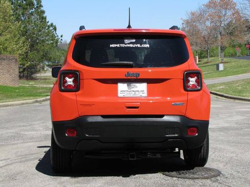 Used 2020 Jeep Renegade Latitude w/ Popular Equipment Group image 11