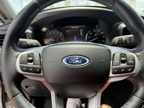 Used 2024 Ford Explorer XLT RWD image 19