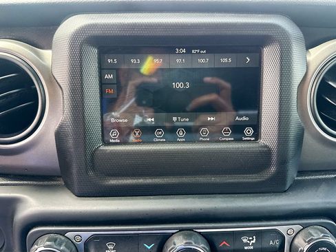 Used 2023 Jeep Wrangler Unlimited Sport AWD/4WD image 16
