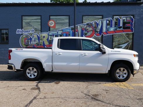 Used 2023 Chevrolet Silverado 1500 LT AWD/4WD image 19