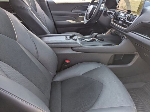 Used 2024 Toyota Grand Highlander AWD Hybrid image 12