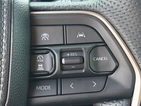 Used 2025 Toyota Tacoma TRD Sport AWD/4WD image 12