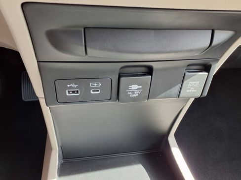 Used 2025 Honda Odyssey Touring image 9