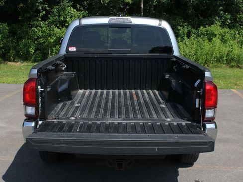 Used 2023 Toyota Tacoma SR5 AWD/4WD image 7