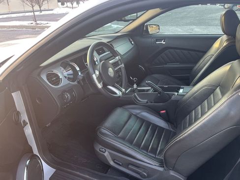 Used 2010 Ford Mustang GT Premium image 11