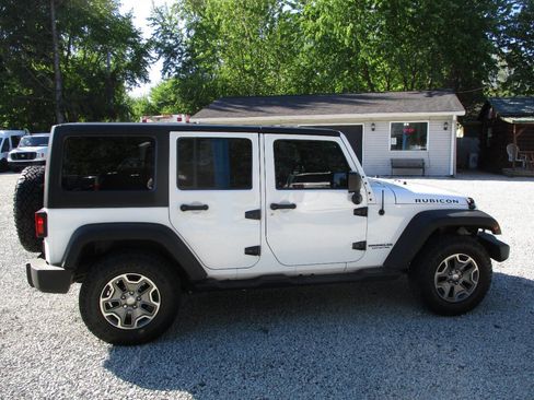 Used 2016 Jeep Wrangler Unlimited Rubicon w/ Max Tow Package AWD/4WD image 6