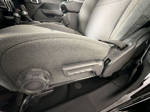 Used 2024 Jeep Wrangler Sport S image 14