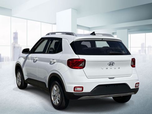 Used 2020 Hyundai Venue SEL FWD image 3