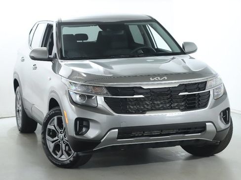 Used 2024 Kia Seltos LX AWD/4WD image 1