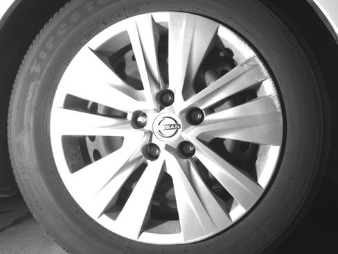 Used 2025 Nissan Sentra S image 13