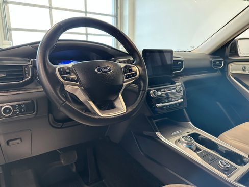 Used 2023 Ford Explorer Limited w/ Equipment Group 301A image 10