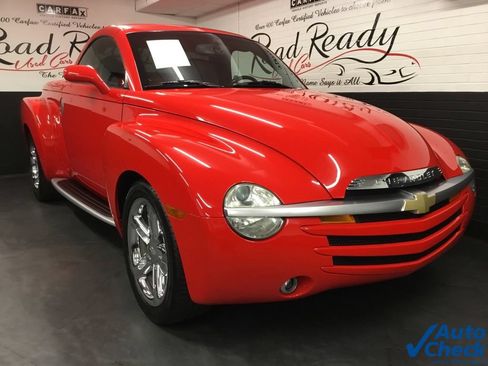 Used 2005 Chevrolet SSR w/ Preferred Equipment Group RWD image 14