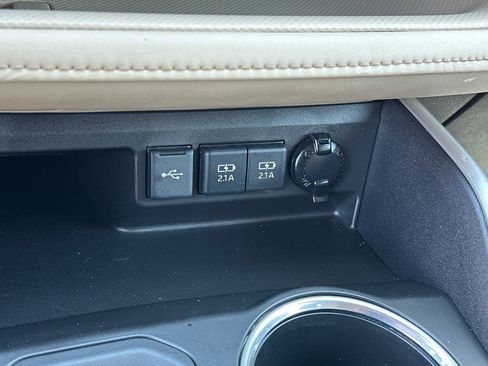 Used 2021 Toyota Highlander XLE image 31