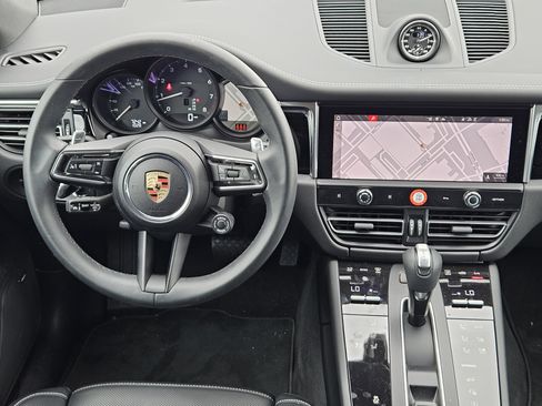 Certified 2025 Porsche Macan image 25