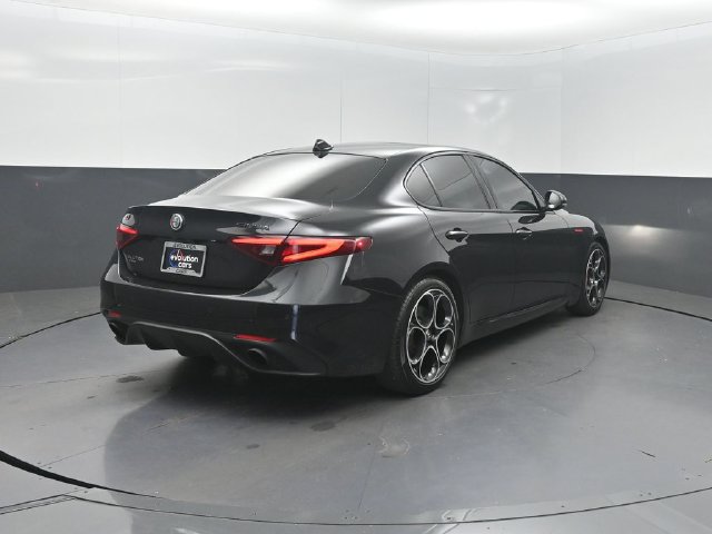 Used 2023 Alfa Romeo Giulia Veloce RWD image 31