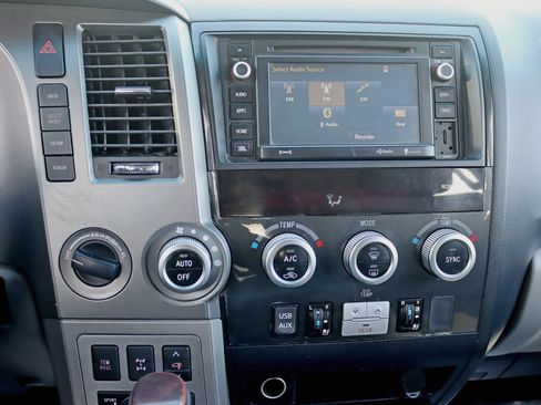 Used 2017 Toyota Sequoia Platinum image 21