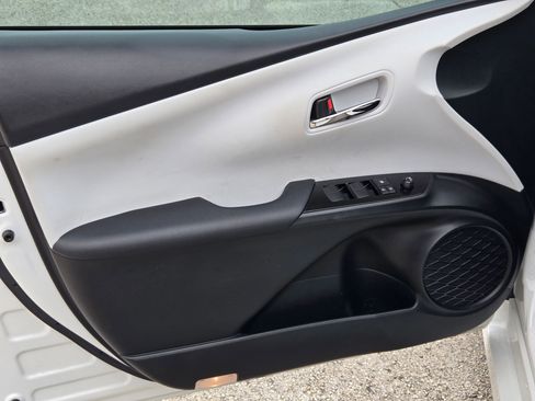 Used 2022 Toyota Prius Prime XLE FWD image 10