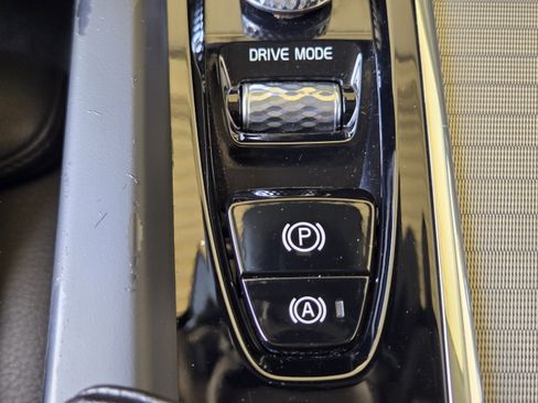 Used 2019 Volvo XC60 T6 Inscription w/ Protection Package Premier AWD/4WD image 18