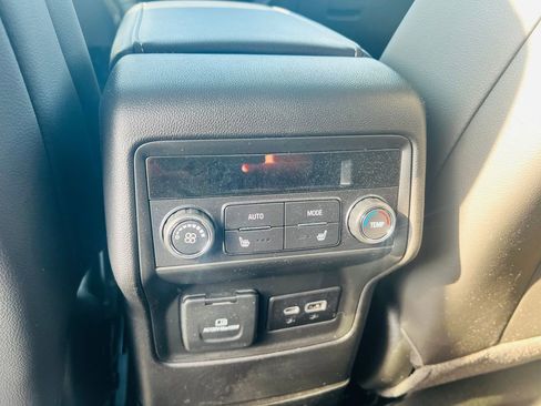 Used 2023 GMC Acadia SLT w/ Elevation Edition image 39