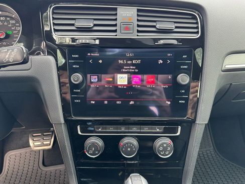 Used 2018 Volkswagen GTI SE image 15