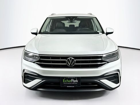 Used 2023 Volkswagen Tiguan SE FWD image 2