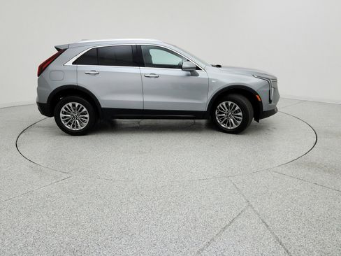 Used 2025 Cadillac XT4 Premium Luxury FWD image 4