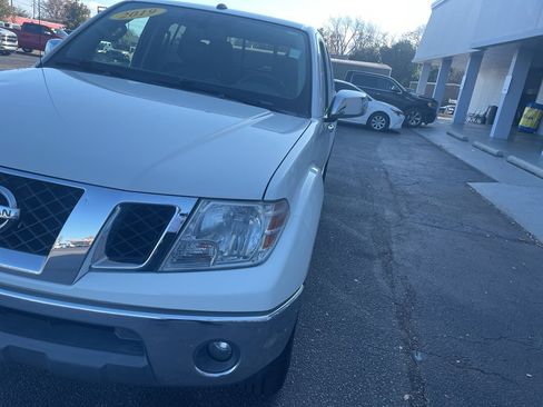 Used 2019 Nissan Frontier SL image 4