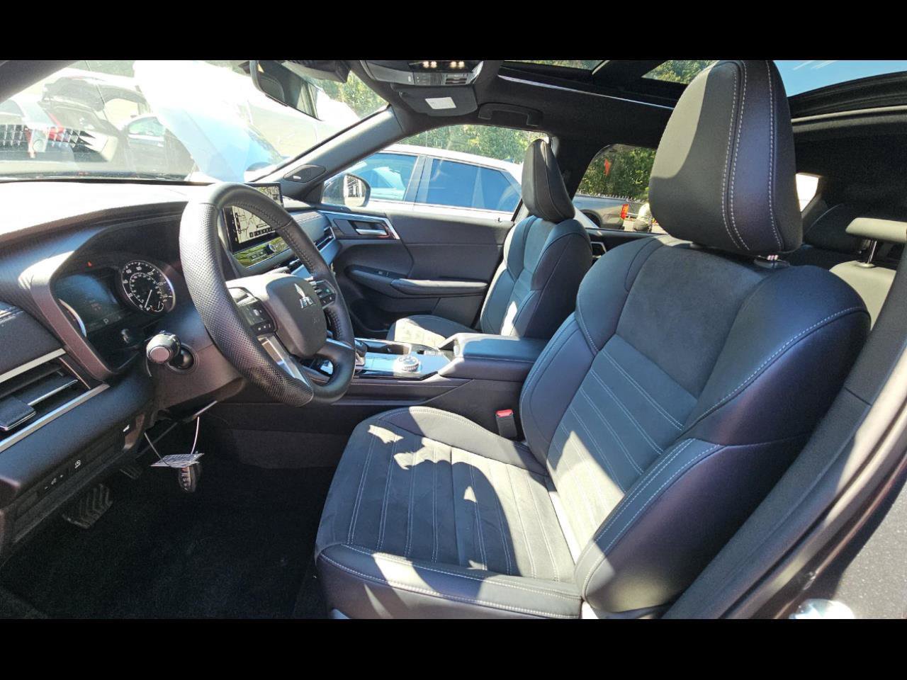 Used 2026 Mitsubishi Outlander LE AWD/4WD image 3