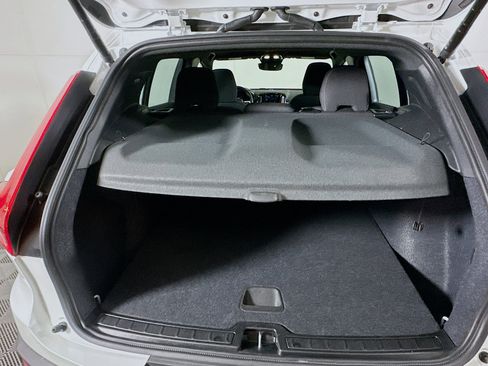 Used 2025 Volvo XC40 B5 Core image 29