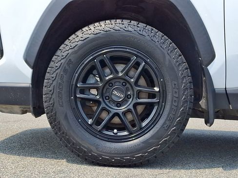 Certified 2019 Toyota RAV4 LE AWD/4WD image 10